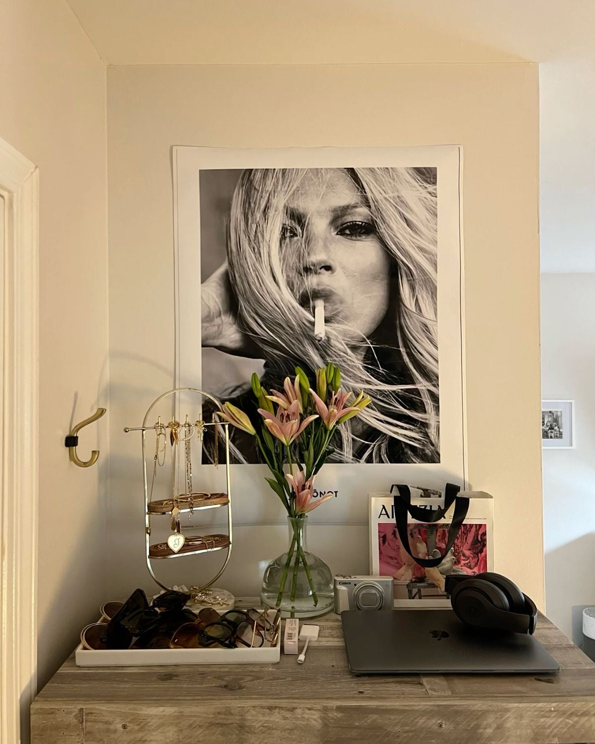 The Kate Moss Smoke Print